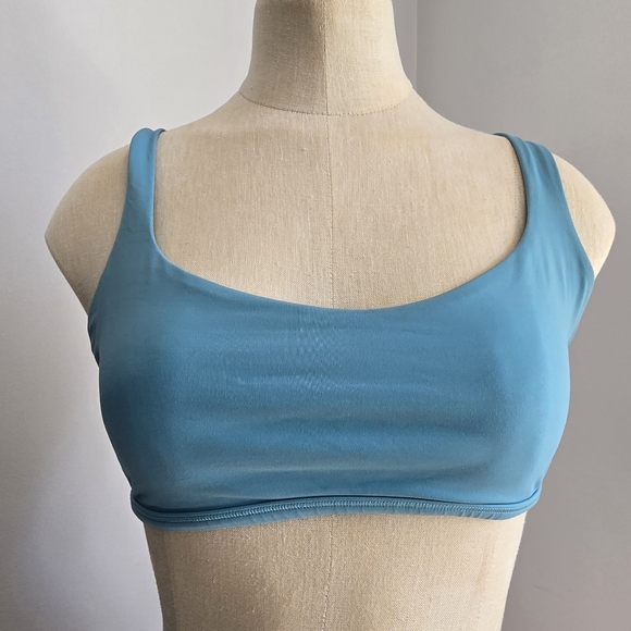2 Lululemon & 1 underarmor sport bras. 3 x $40 - Picture 5 of 10